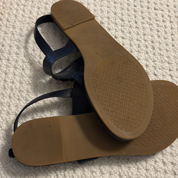 Tory Burch Navy Sandals with Gold Logo - Picture 4 of 7